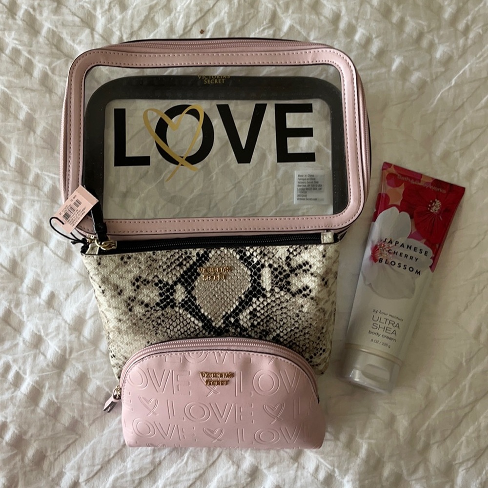NWT Victoria’s Secret Travel Bag Set